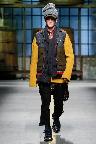 Look 18